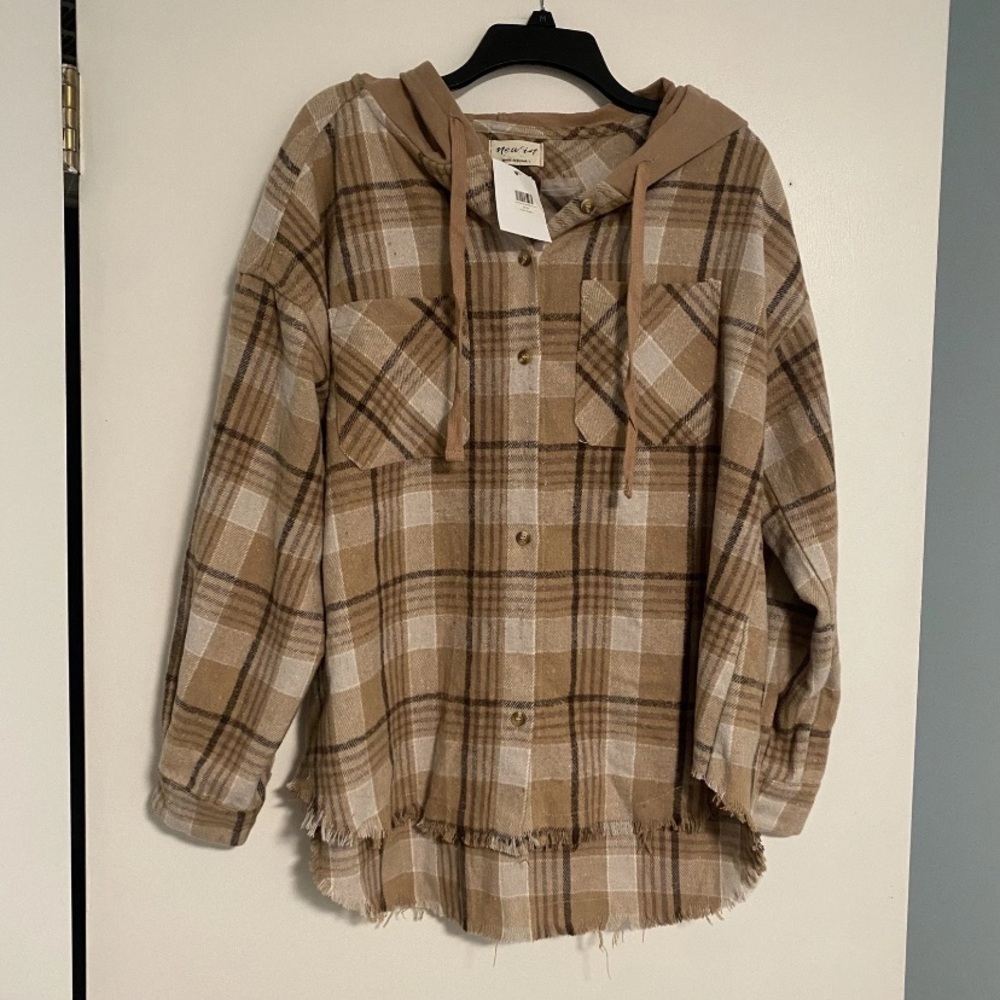 NWT New In Womens Tan/Brown Plaid Flannel Hooded Button Up Shirt M Fringed Hem